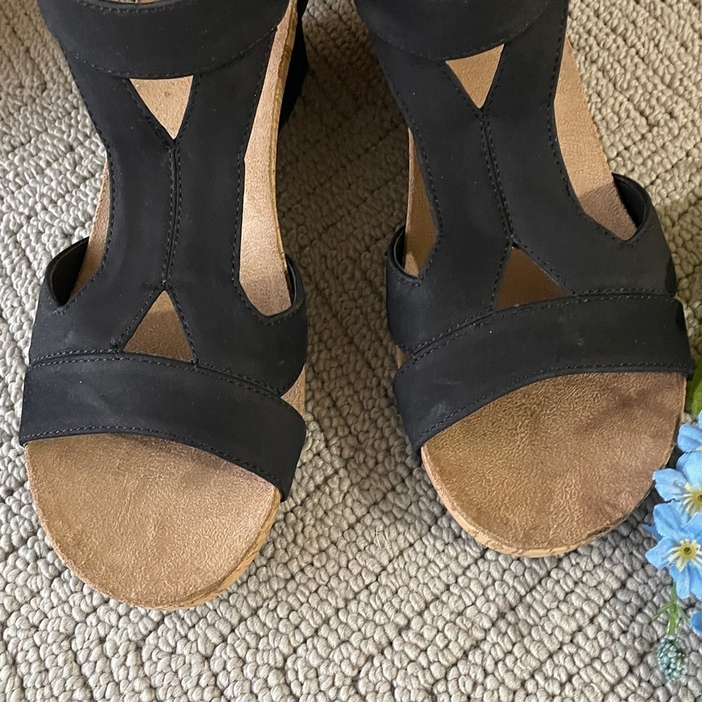 ( NEW ) ST.JOHN’S BAY Black Sandals - Picture 2 of 10